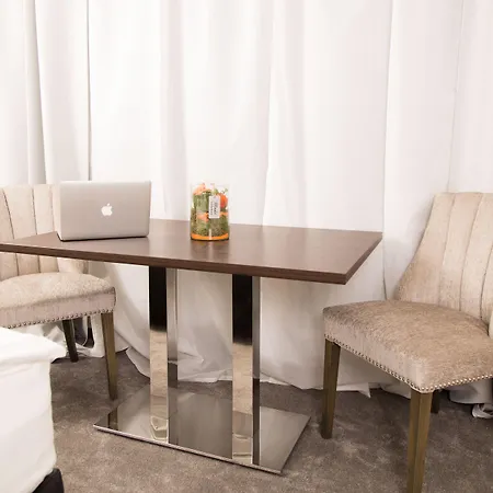 Metropol-rooms فندق